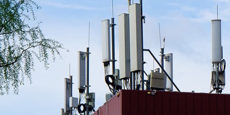 Photo of a skyline with 5G network infrastructure.