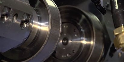 Single rib grinding wheel in a gear grinding application
