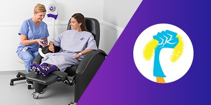 Nurse shows patient how to adjust Bair Hugger System
