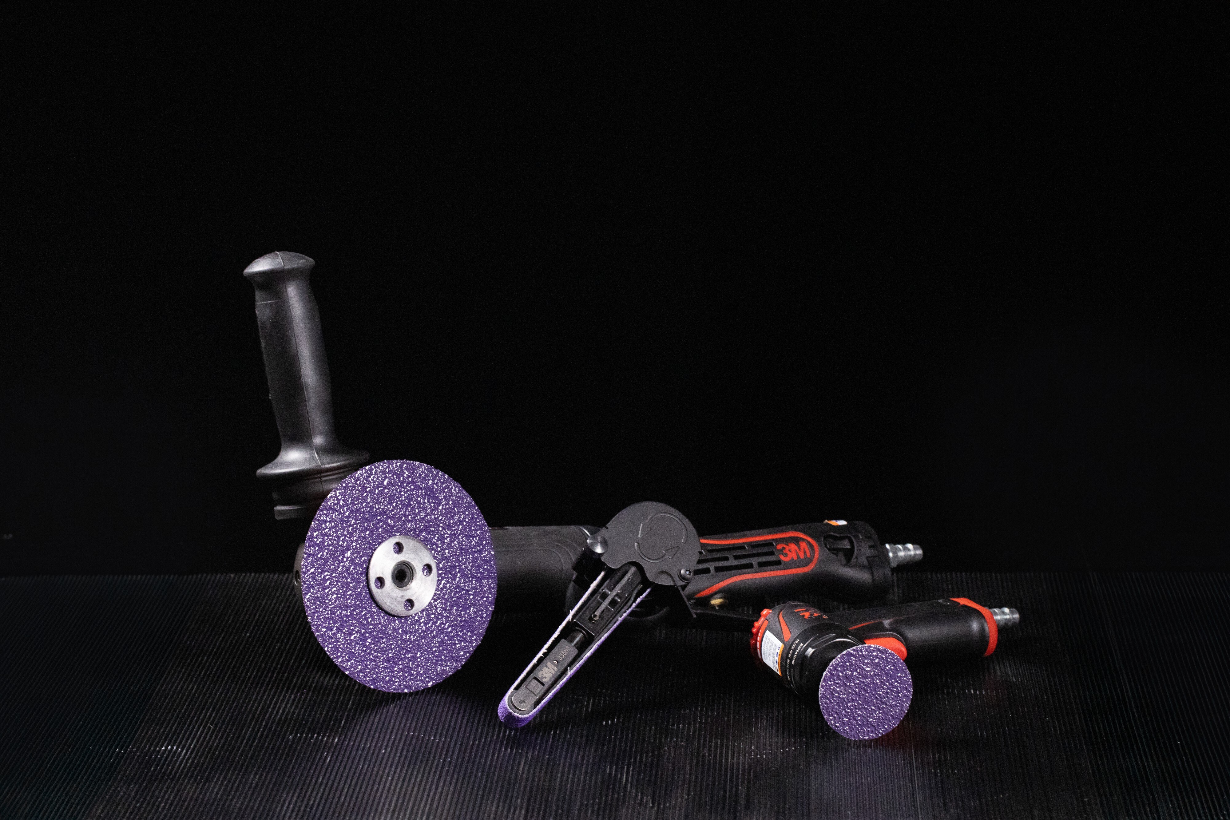 3M™Cubitron™ 3 cutting and grinding tools displayed on a black reflective surface.
