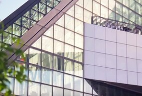 Video explains how 3M window film can control heat with 3M solar window film.