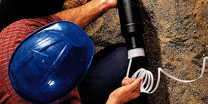 worker installing electrical splice
