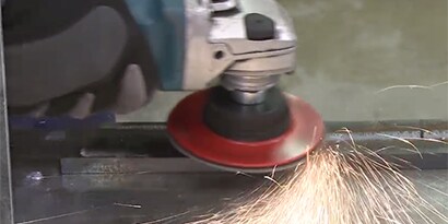 2-Step Paint Prep using a 3M™ Cubitron™ II Fibre Disc and a  Scotch-Brite™ LGB Disc
