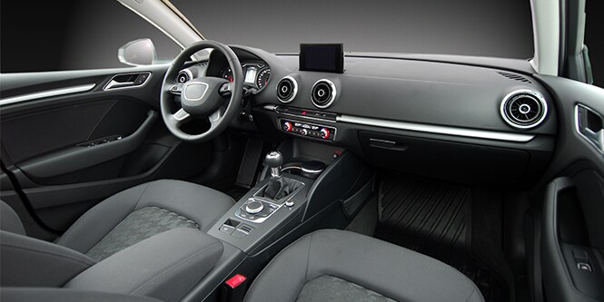 The interior view of a vehicle using 3M™ Ultra-Clear Solar Film (UCSF).
