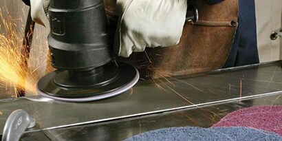 Learn more about grinding applications using 3M products for the marine industry
